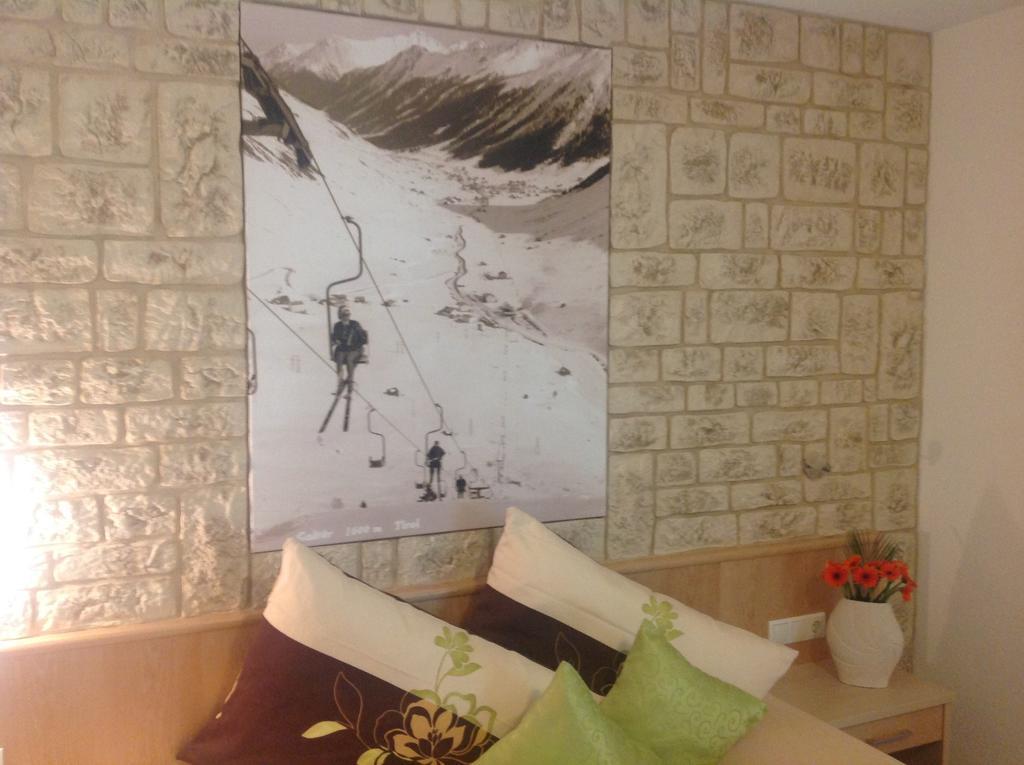 Fabienne Apartment Galtuer Room photo